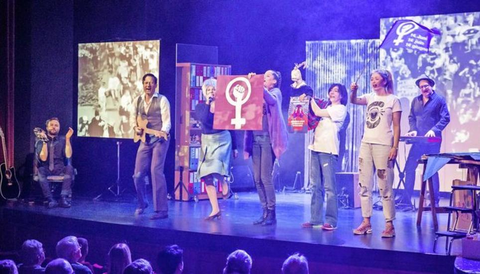 Was ist geblieben vom Frauenstreik? Die kabarettistische Antwort im «Bundesordner 19» auf der Stadttheaterbühne. Bild: Roberta Fele