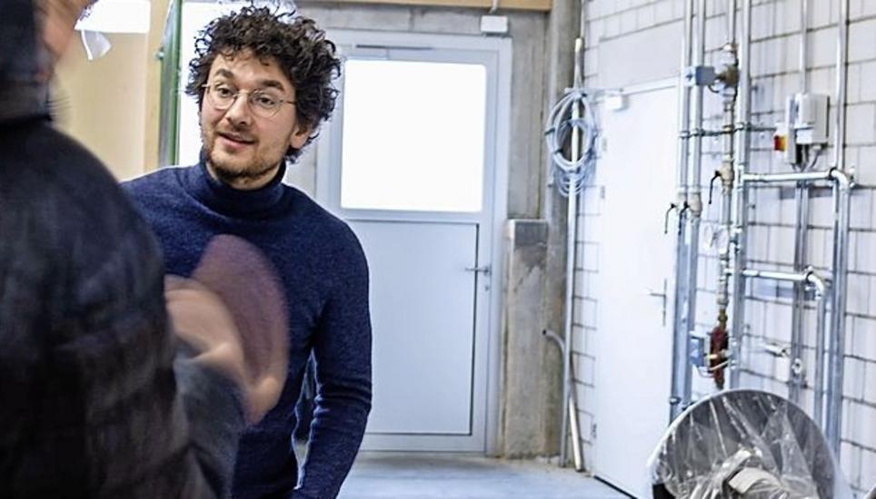 Julian Denzler während der Rückgabe-Aktion. Bild: Ursina Storrer