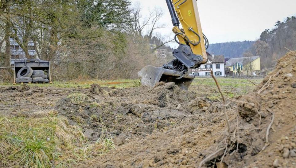 Auf dem Areal der geplanten Überbauung im Hauental laufen bereits erste Arbeiten, etwa für den Bau der Brücke über den Hemmentalerbach. Bild: Melanie Duchene