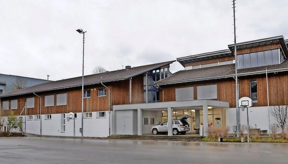 Spätestens nach den Sportferien ist die Sanierung der Mehrzweckhalle (im Bild das untere Stockwerk) abgeschlossen. Bild: Isabel Hempen
