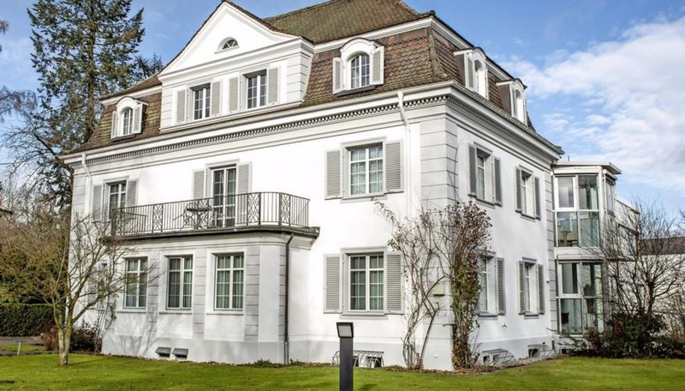 Einen Oberarzt aus dem Kantonsspital abgeworben: Die Schaffhauser Privatklinik Belair auf der Breite. Bild: Roberta Fele