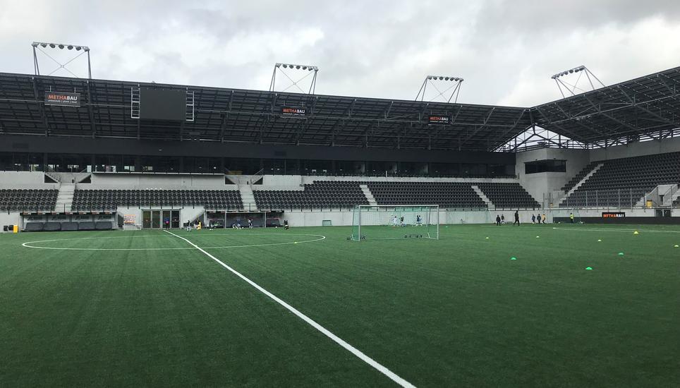 Wann und wie wieder der Ball zum Beispiel im Lipo Park rollt, ist aktuell nicht klar.