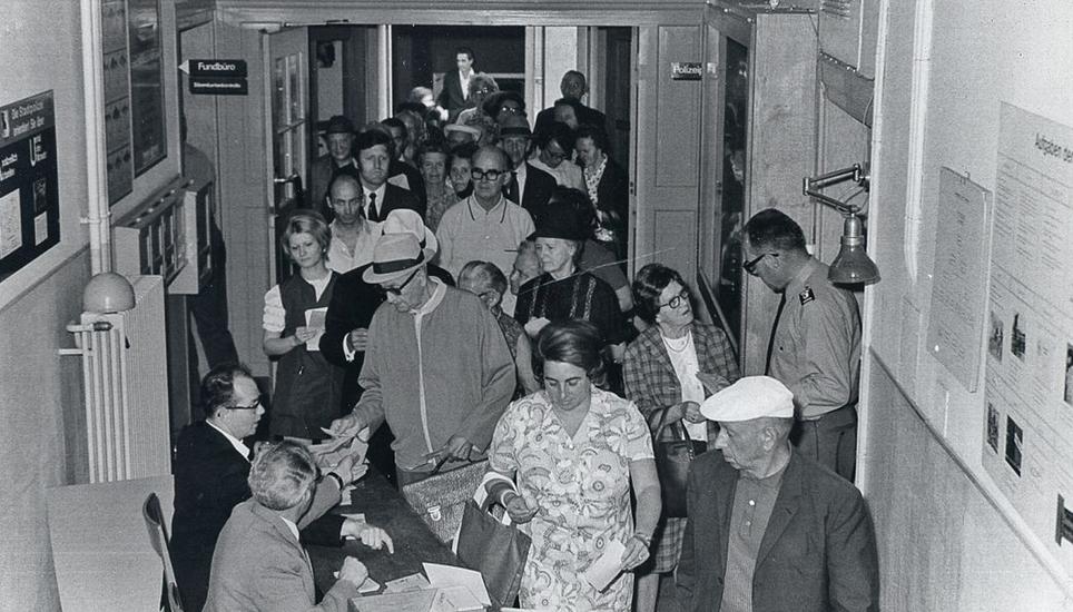 1971 war es endlich soweit: Die Schweizer Stimmbevölkerung entschied sich, dass auch Frauen wählen durften. Bild: Stadtarchiv Schaffhausen