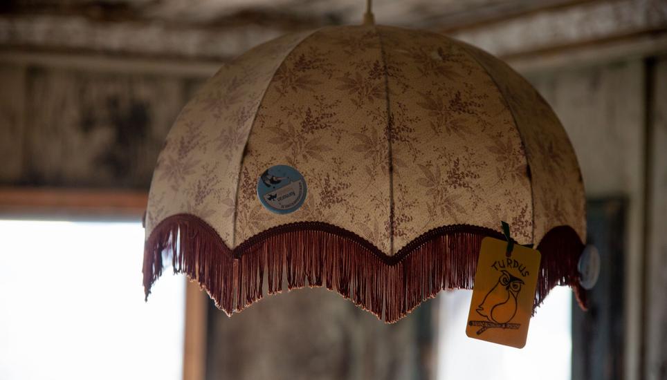 Auch eine Lampe darf nicht fehlen.