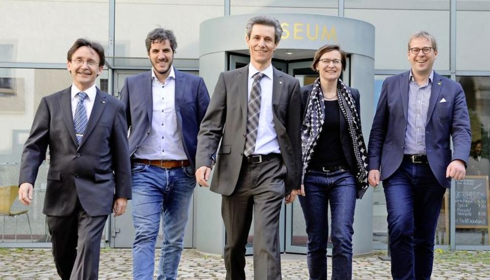 Wer wird die Nachfolge von Simon Stocker im Schaffhauser Stadtrat antreten? Die Stadtregierung mit Raphaël Rohner (FDP), Simon Stocker (AL), Peter Neukomm (SP), Katrin Bernath (GLP) und Daniel Preisig (SVP). Bild: Selwyn Hoffmann