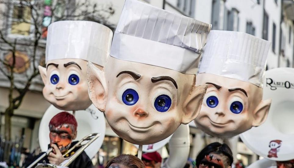 Fast 30 Guggen sorgten am Wochenende für Fasnachtsstimmung in der Schaffhauser Altstadt, wie hier die «Räbefoniker» aus dem Aargau. Bilder: Roberta Fele