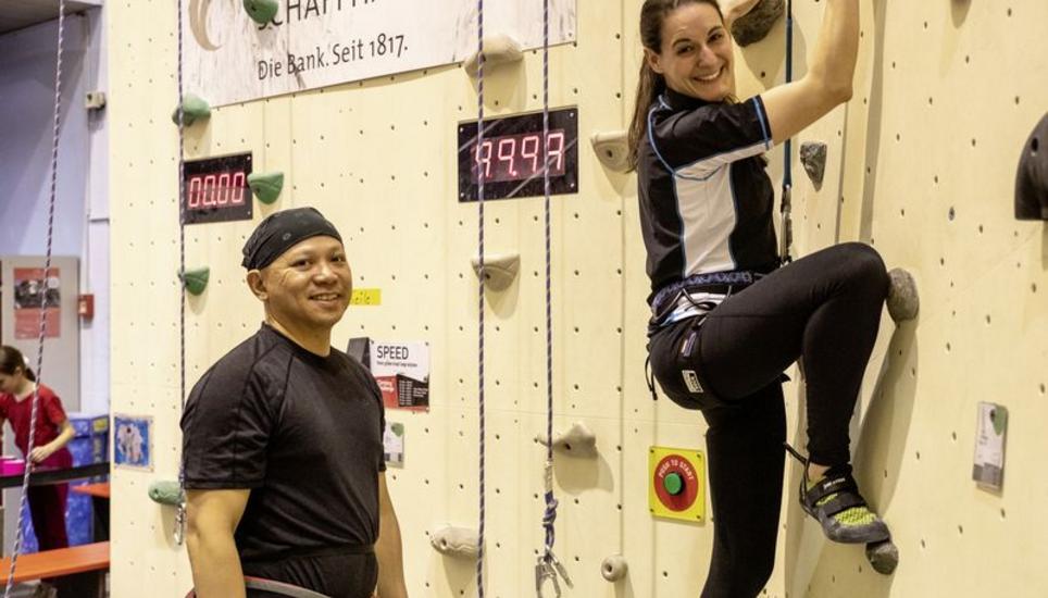 Peter und Rahel Placido verbringen ihren verspäteten Valentinstag-Ausflug in der Kletterhalle.