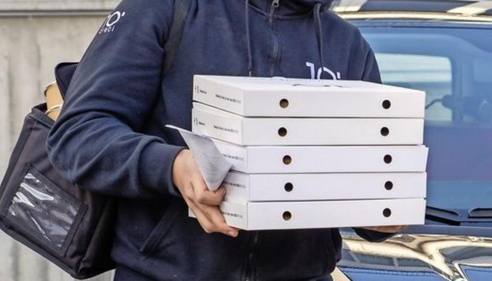 Schnellstmöglich muss Lieferant Hashim Dahir von Dieci in Schaffhausen die Pizzen ausliefern. Bild: Roberta Fele