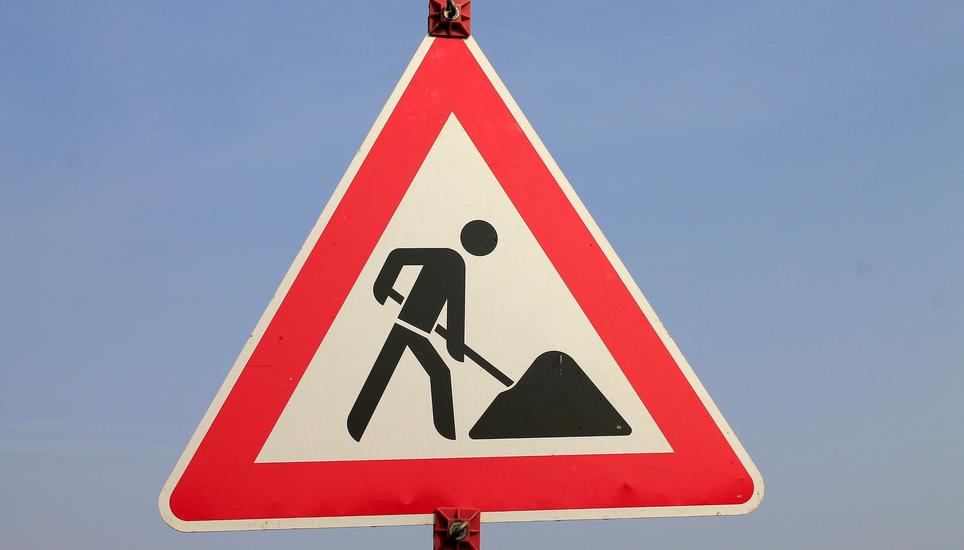 Um die Leistungsfähigkeit der Strassen und die Verkehrssicherheit zu erhöhen, wird das Projekt bald von «Tiefbau Schaffhausen» in Angriff genommen. Symbolbild: Pixabay