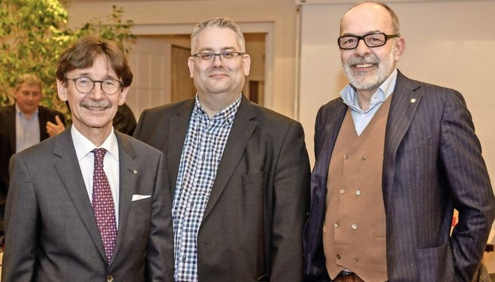 Drei FDP-Kandidaten stellten sich am Donnerstagabend zur Auswahl für den Stadtrat: Raphaël Rohner (bisher), Christian Stamm und Diego Faccani (v.l.n.r) – die Nomination der Partei erhielten letztlich aber nur Rohner und Faccani. Bild: Michael Kessler