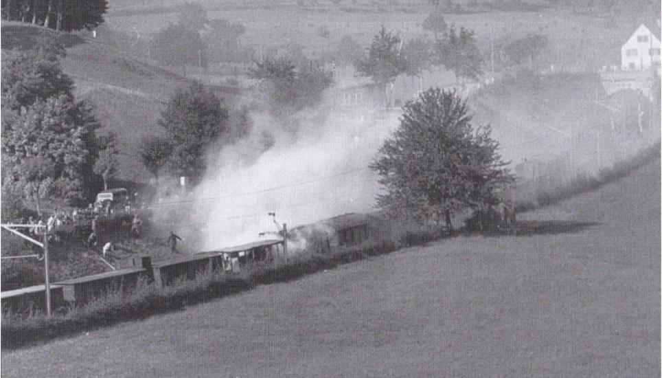 Fliegerangriff auf einen Güterzug bei Rafz. Bild: Kapo ZH