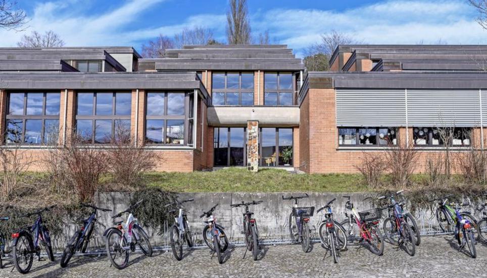 Die Terrassenschule Hamme in Thayngen wurde in den Jahren 1965 bis 1967 erbaut. Bild: Melanie Duchene