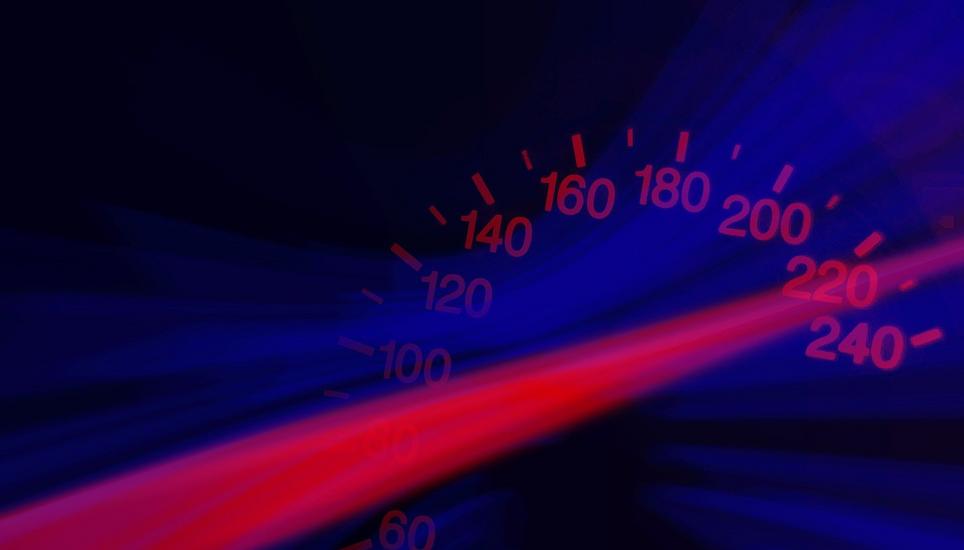 Gegen die BMW-Fahrer wird wegen Verdachts der Strassnverkehrsgefährdung ermittelt. Symbolbild: Pixabay