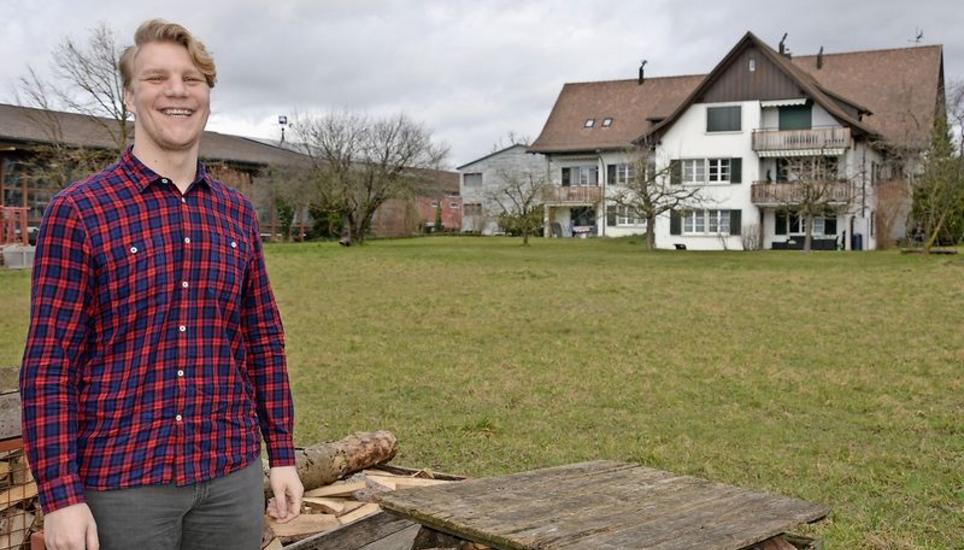 Hat gut lachen: Der Jungschauspieler Marco Gmür im heimischen Oberstammheim. Bild: Selina Rossi