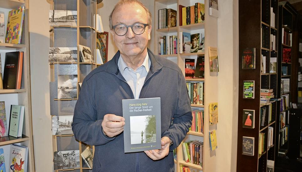 Hans-Jürg Fehr bei der Buchvorstellung im Buchladen am Rathausplatz in Stein am Rhein. Bild: Thomas Martens
