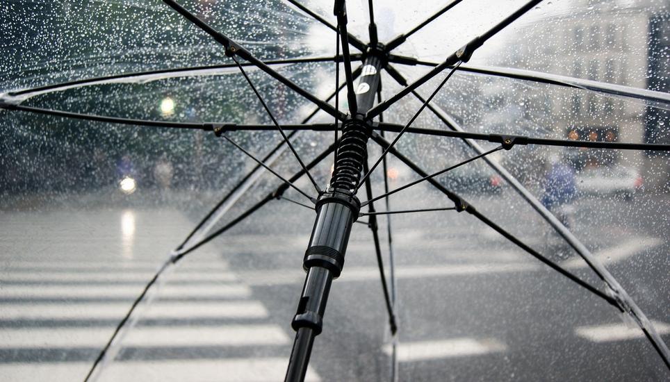 Der Schnee verschwindet, der Regen kommt - dazu gibt es auch einen neuerlichen Sturm. Symbolbild: Pixabay