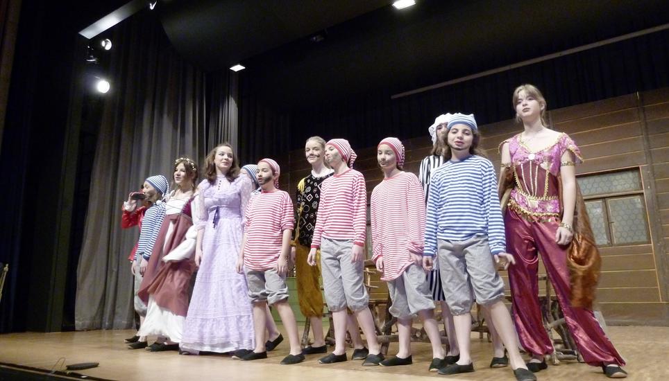 Das Kindertheater spielte am Sonntag vor fast leeren Rängen. Bild: Ursula Junker