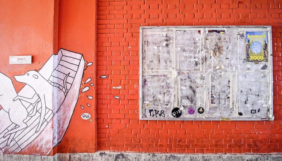 Veranstaltungsplakate bleiben momentan aus. Das heisst: Kaum Einkommen für Kulturschaffende. Bild: Melanie Duchene