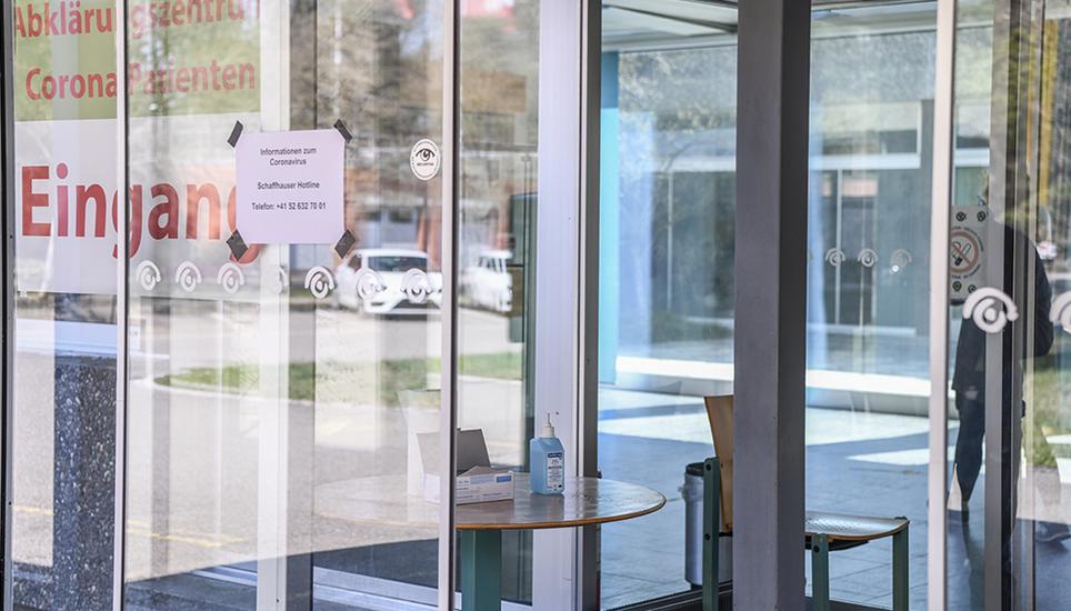 Das Desinfektionsmittel steht am Eingang zur Verfügung. Bild: Melanie Duchene