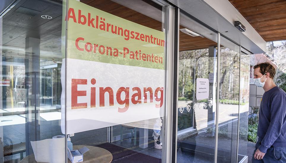 Bevor man zum Abklärungszentrum geht, sollte man sich telefonisch voranmelden. Bild: Melanie Duchene