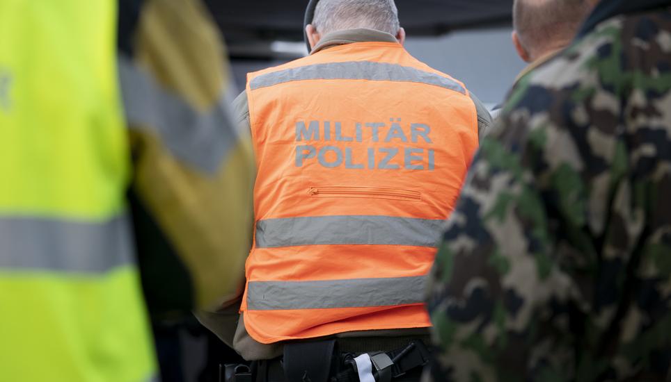 Den Anweisungen der Armeeangehörigen ist Folge zu leisten, teilt der Zoll mit. Symbolbild: Key