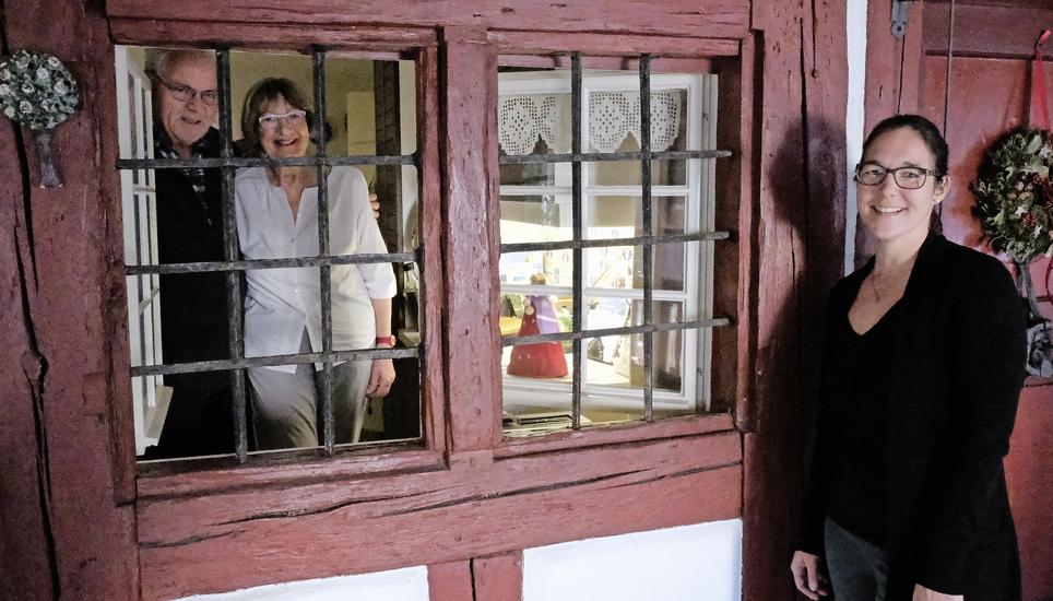 Andrea Schawalder (rechts) nach der erfolgreichen Einkaufstour für das Ehepaar Diethelm. Bild: Alexander Joho