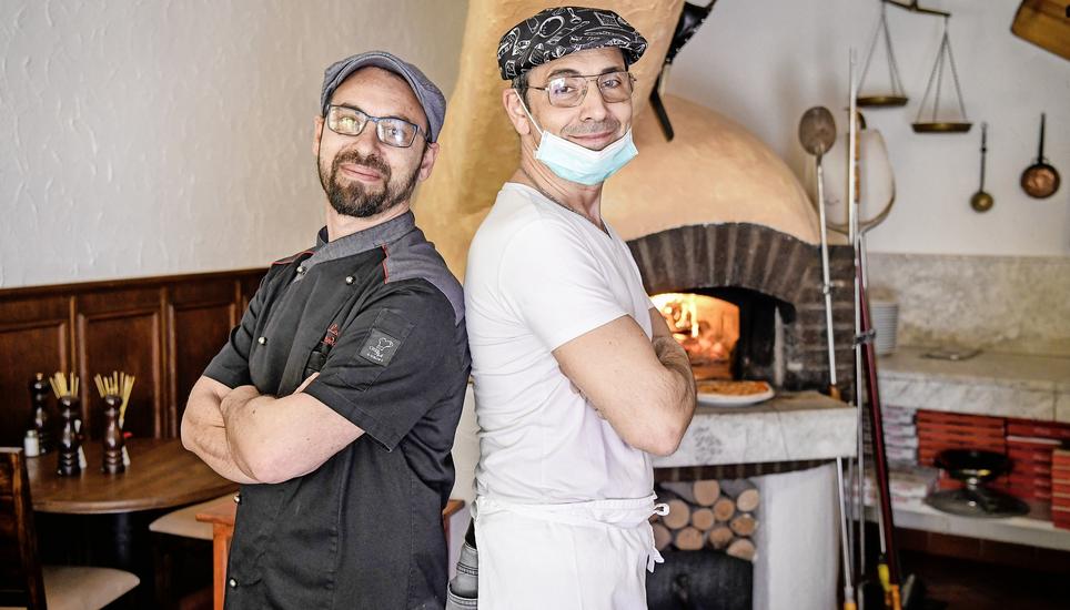 Die Brüder Leo (links) und Enzo Mastrodonato in der Pizzeria Mamma Rosa: Trotz Überbrückungskredit ist die Zukunft der Besitzer ungewiss. Bild: Melanie Duchene