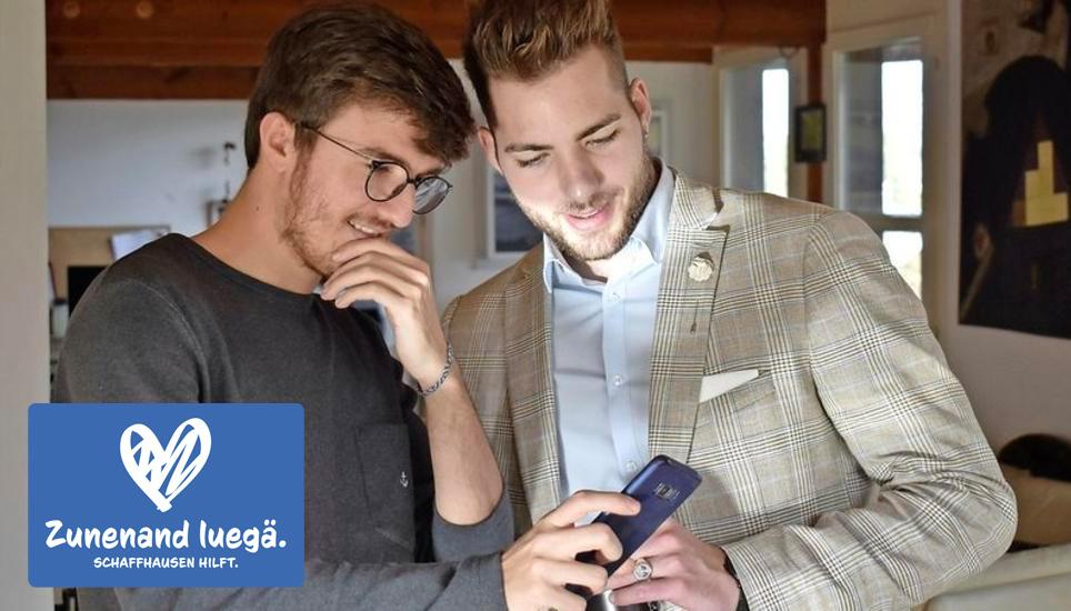Nasci-Mitgründer Florian Baleci (li.) und Cyrill Schurter stellen Schülern während der Coronakrise digitale Lernangebote zur Verfügung. Bild: zvg
