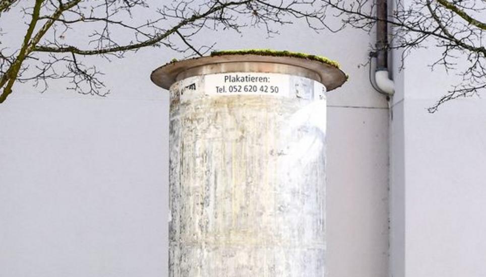 Leere Plakatsäule: Seit dem 17. März sind alle Veranstaltungen verboten. Bild: Melanie Duchene