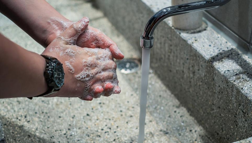 Die Fallzahlen gehen zurück - die Hygieneregeln bleiben aber weiterhin wichtig. Symbolbild: Pixabay