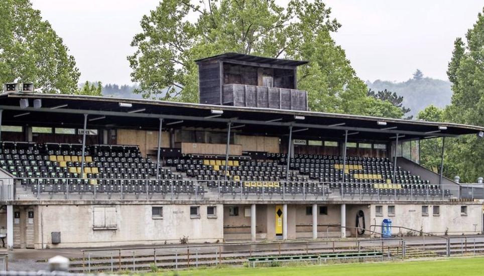 Modern sieht anders aus: Das Stadion Breite bräuchte für Profifussball eine umfangreiche Renovierung. Bild: Roberta Fele