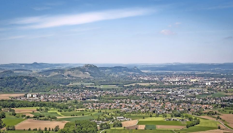 in beliebter Aussichtspunkt ist auch der Herrentisch in Hemishofen. Er lockt mit einer fantastischen Weitsicht in den Hegau.