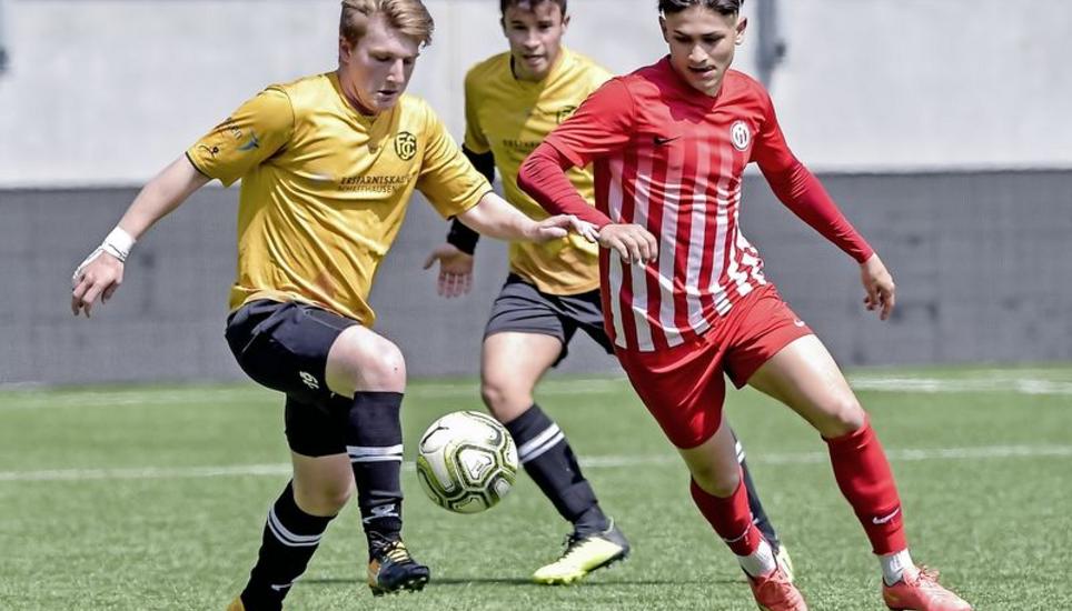 Fussball mit Vollkontakt? Ein Bild aus besseren Zeiten. Aktuell ruht auch bei den FCS-Junioren (gelb) weiter der Ball. Bild: alb