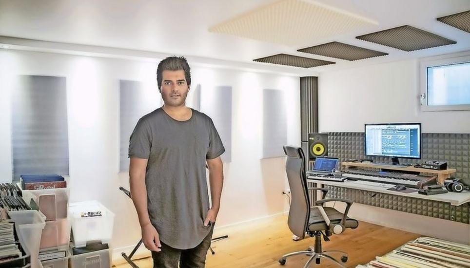 Aktuell mehr im Tonstudio als in Partyzentren anzutreffen: DJ Sam Madi. Bild: Roberta Fele