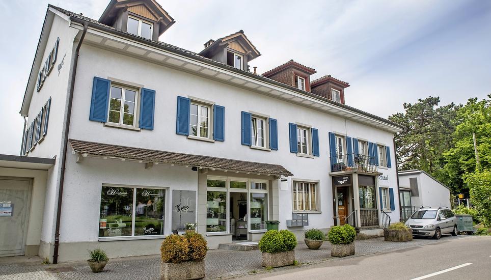 Kann von der politischen Gemeinde bald zurückgekauft werden: Das «Rheintal» in Flurlingen. Bild: Roberta Fele
