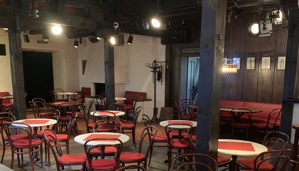 So wird das Singener Theater «Die Färbe» wohl am nächsten Mittwoch aussehen - denn die Uraufführung ihres neuen Stücks , «Mosers Schweigen», wird in der Atelierhalle Stratozero des Singener Künstlers Harald F. Müller stattfinden. Archivbild: zVg