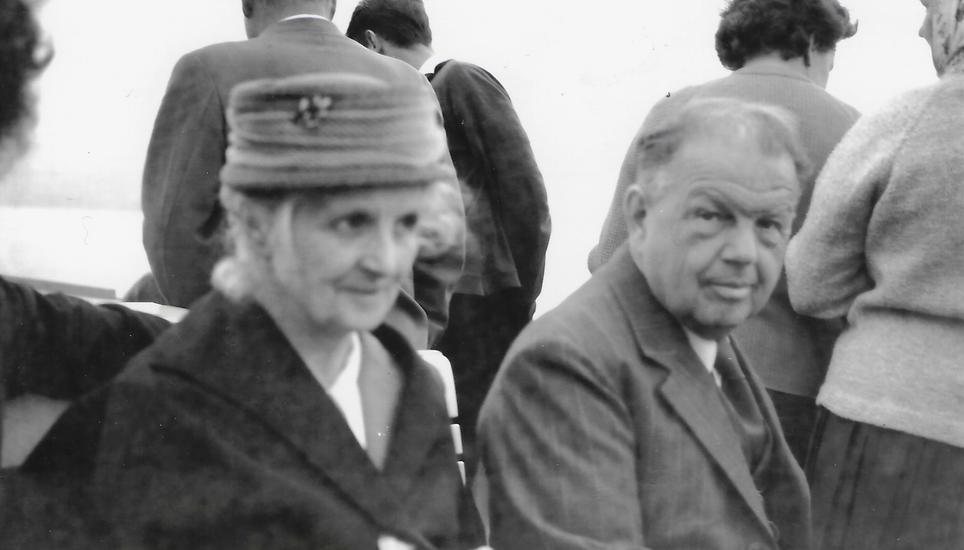 Jakob und Emma Windler bei einer Schifffahrt. Das Bild entstand wohl ungefähr 1959. Bild: zvg