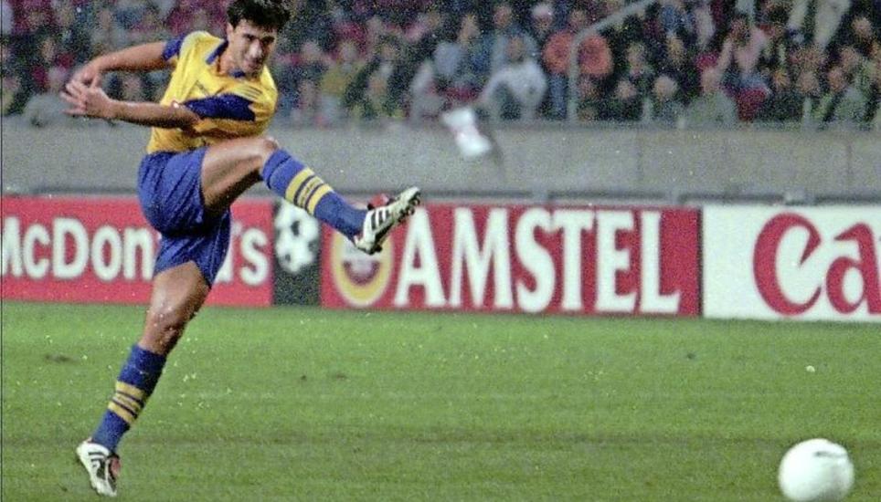 Murat Yakin im Auswärtsdress der Grasshoppers erzielt im Champions-League-Auswärtsmatch gegen Ajax in Amsterdam aus 40 Metern das Siegestor zum 1:0. Bild: Key
