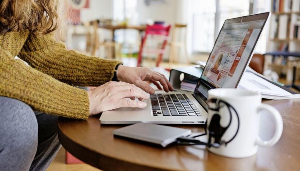Homeoffice ist wegen Corona für viele Angestellte zum Alltag geworden. Das hat auch die Börse gemerkt. Bild: Key