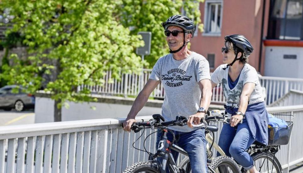 Alles fährt Velo: Zurzeit sind nebst normalen Elektrobikes auch Mountainbikes mit Motor beliebt. Bild: Melanie Duchene