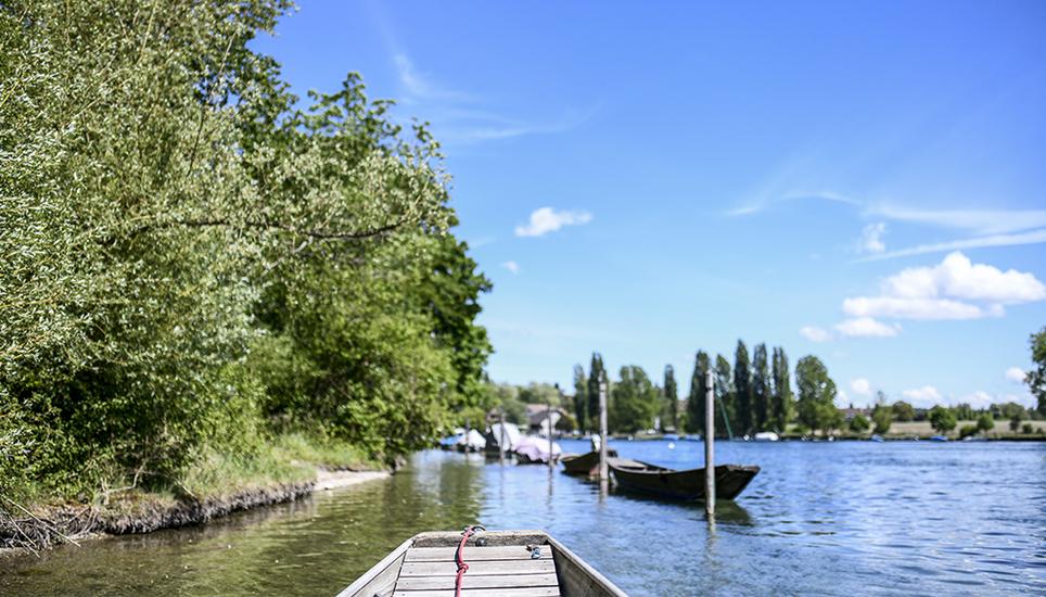 Hohe Temperaturen und ein klarer Himmel: das perfekte Wetter für einen Ausflug mit dem Weidling. Bild: Melanie Duchene