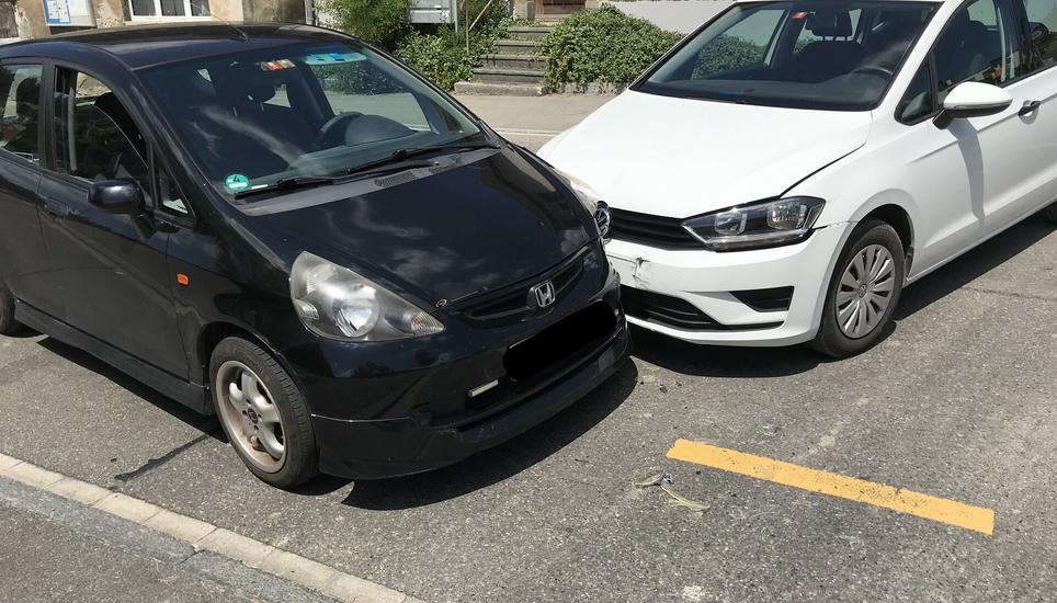 Die Fahrerin (schwarzes Auto) hatte den anderen Fahrer übersehen. Bild: SHPol