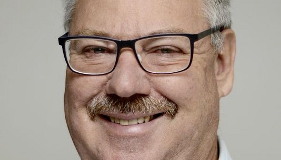 «Fakt ist, man fällt halt auf, wenn man anders aussieht oder anders spricht, und man weckt zum Glück damit auch Neugierde und Wissbegierde», schreibt Markus Müller in seiner Kolumne.
