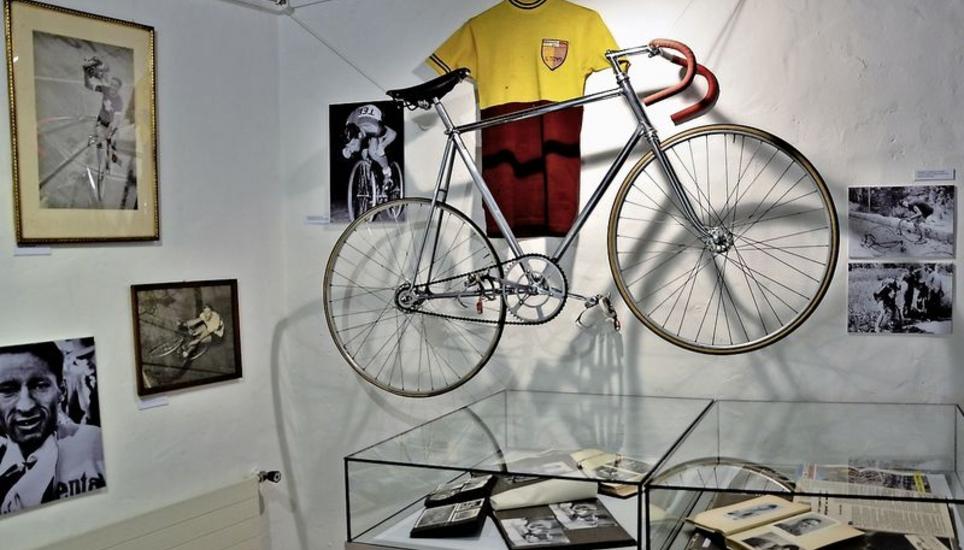 Eines der beiden ausgestellten Original-Rennräder von Ferdy Kübler. Bild: Beat Rajchman