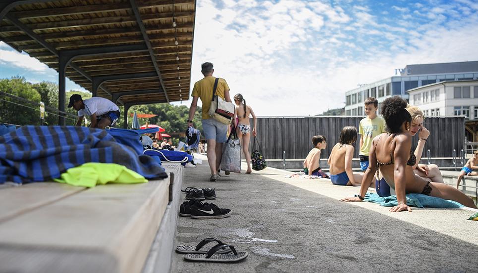 «Wir haben massiv weniger Leute», sagt der Pächter der Rhybadi. Bilder: Melanie Duchene
