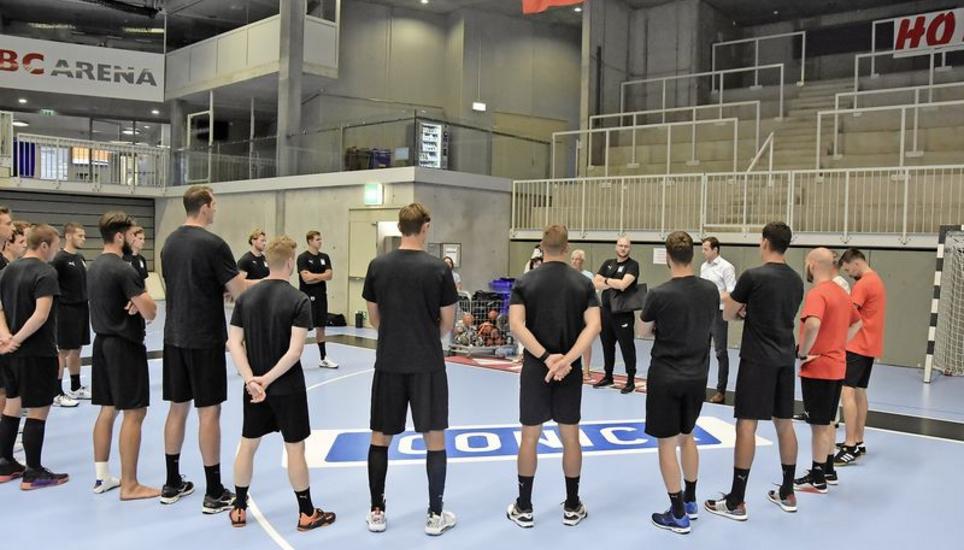 Das erste Training mit dem neuen Trainer Adalsteinn «Adli» Eyjolfsson. Bild: Philipp Hagen