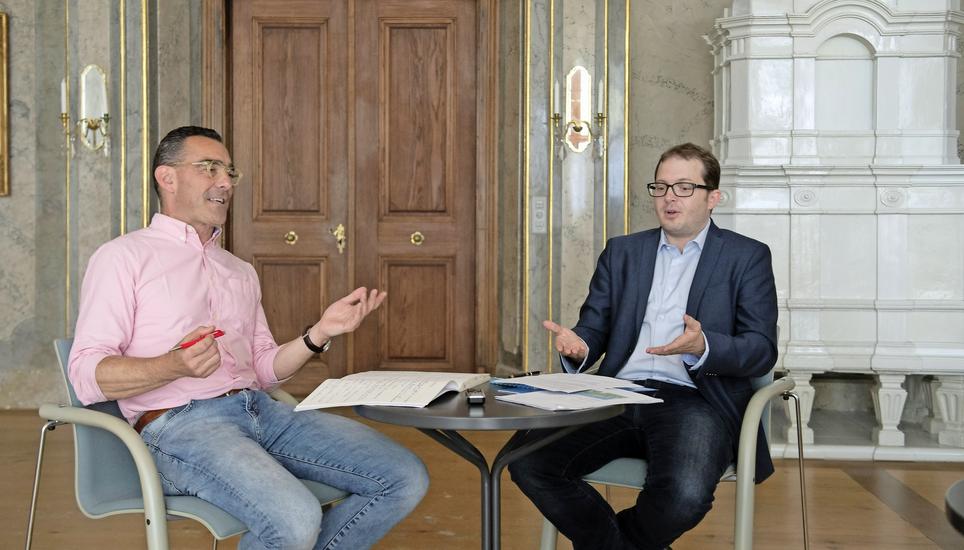 Stephan Schlatter (FDP, links) und Marco Planas (SP) haben unterschiedliche Vorstellungen darüber, wie das Kammgarnareal künftig genutzt werden soll. Bild: Selwyn Hoffmann