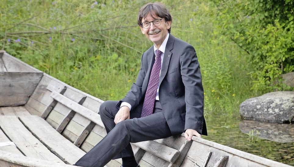 Bildungsreferent Raphaël Rohner auf dem Pausenareal des Hohberg-Schulhauses. Er sagt: «Deutsch ist der Schlüssel zur Gesellschaft.» Bild: Roberta Fele