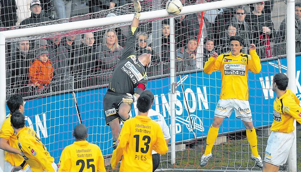 2007: Wieder ein neuer Sponsor, bei fast gleichen Trikots. Bild: Key