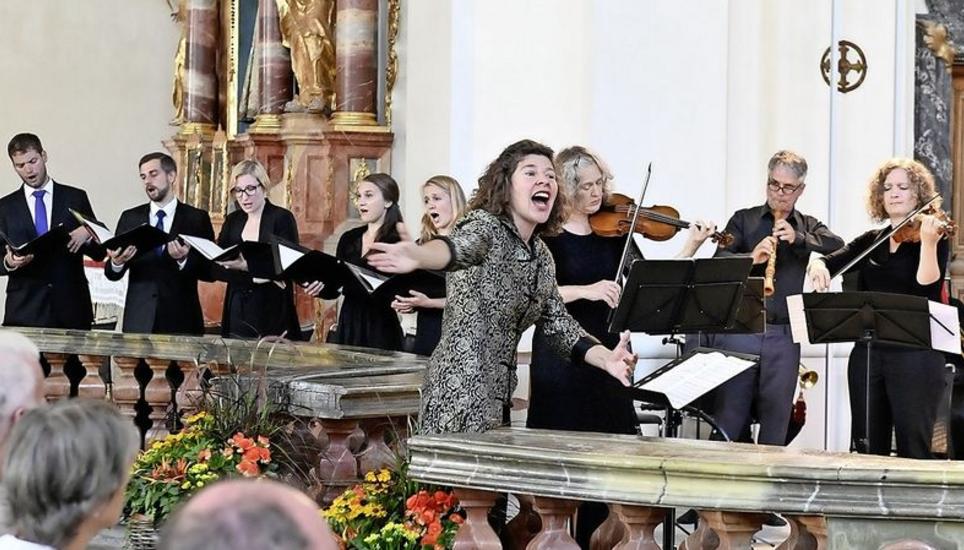 Annedore Neufeld dirigierte gestern ein 25-köpfiges Ensemble. Bild: Selwyn Hoffmann